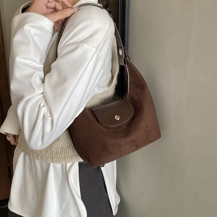Sac à main vintage en daim