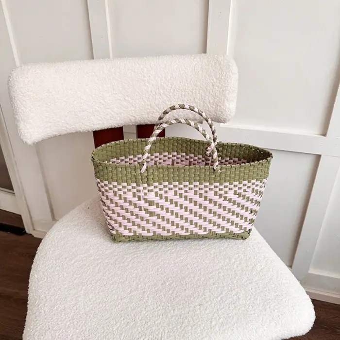 Sac à main en PVC tressé mignon