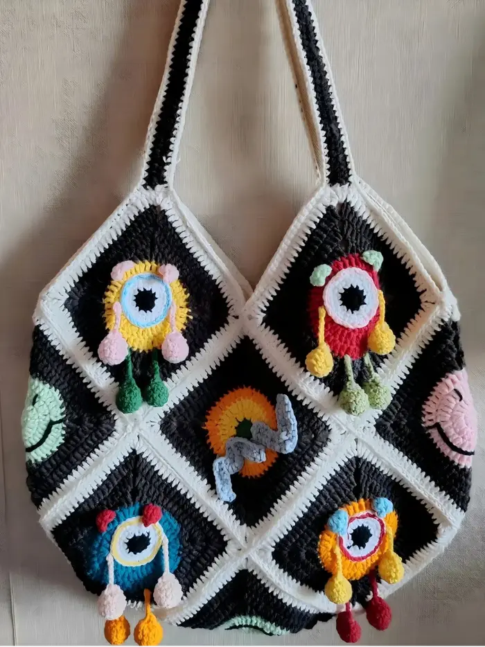 Sac à bandoulière en Crochet fait à la main avec fleur de monstre aux grands yeux