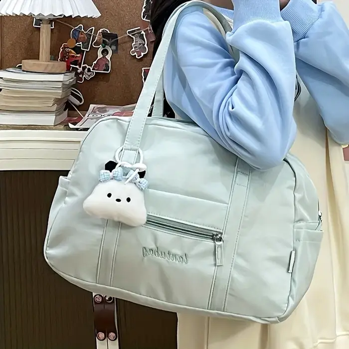 Sac fourre-tout tendance avec joli breloque en peluche pour l'épaule