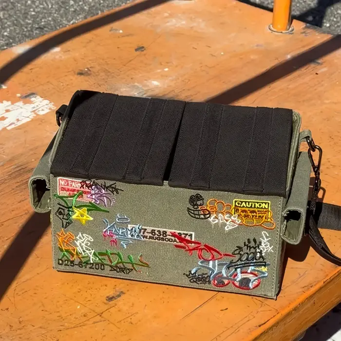 Sac à bandoulière à thème Anime avec broderie graffiti 3D