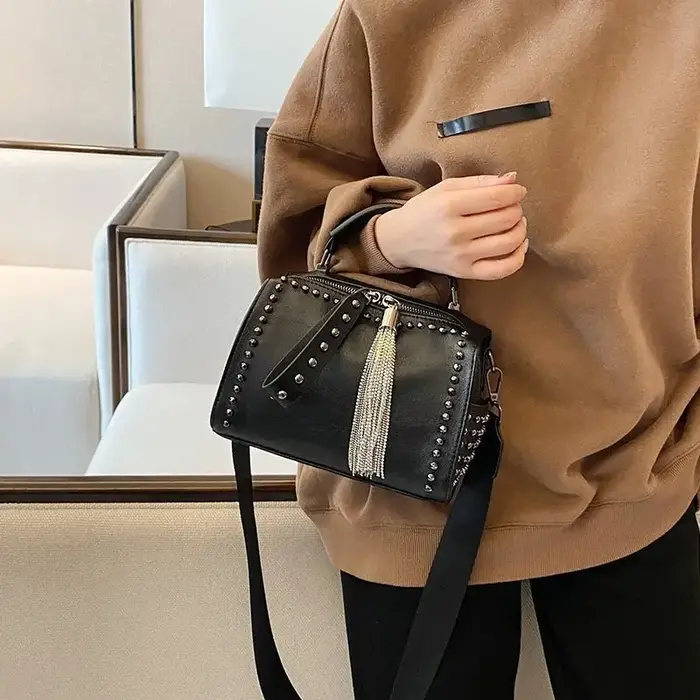 Sac à main de luxe pour femme avec rivets