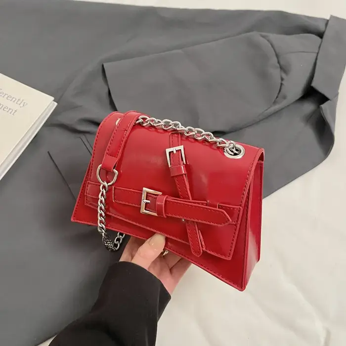 Sac à main rouge de marque, sac à bandoulière sous le bras, design de ceinture, sac bandoulière pers