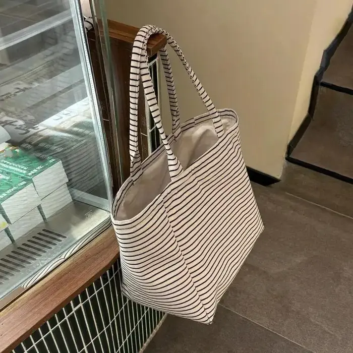 Sac fourre-tout en toile à rayures noires et blanches