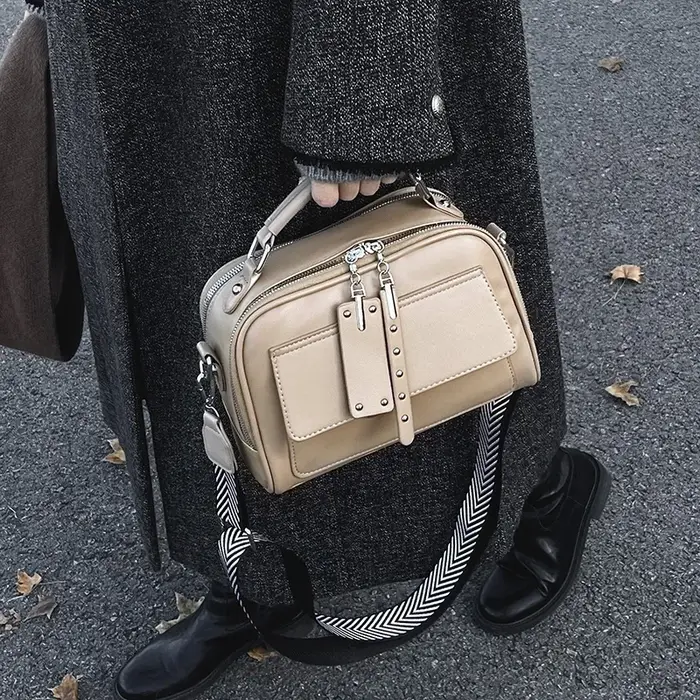 Sac à bandoulière à large sangle pour femmes