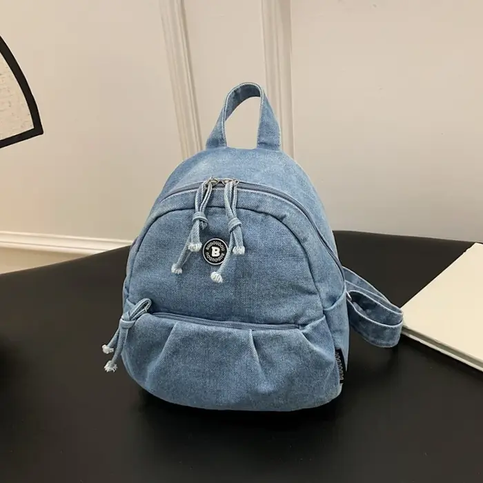 Mini sac à dos en denim décontracté – Sac à dos de tous les jours pour femmes, sac à dos tendance, compact et léger pour un style de rue sans effort