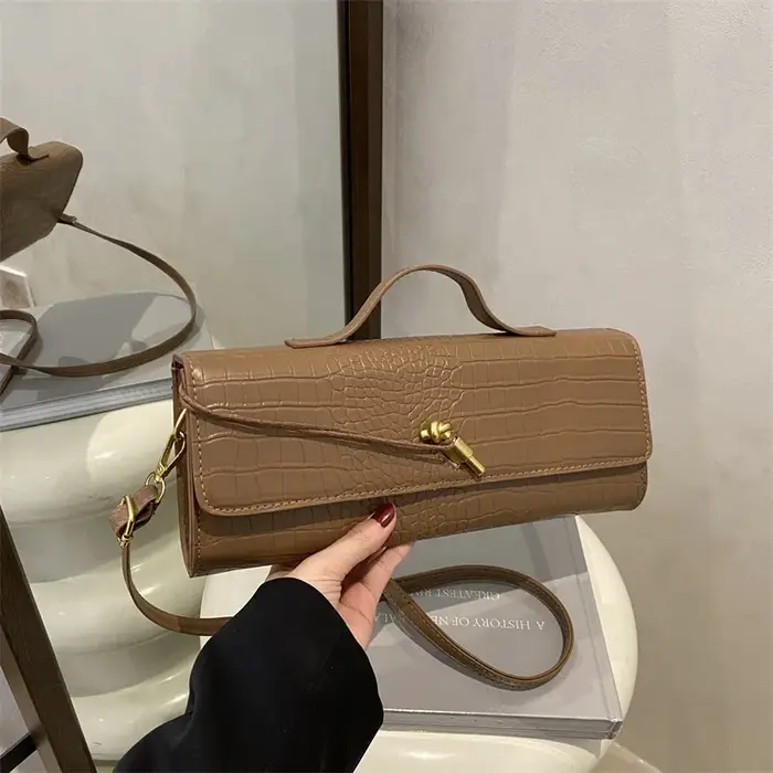 Sacs pour femmes bordeaux rétro en cuir PU motif Crocodile longue rabat pochette