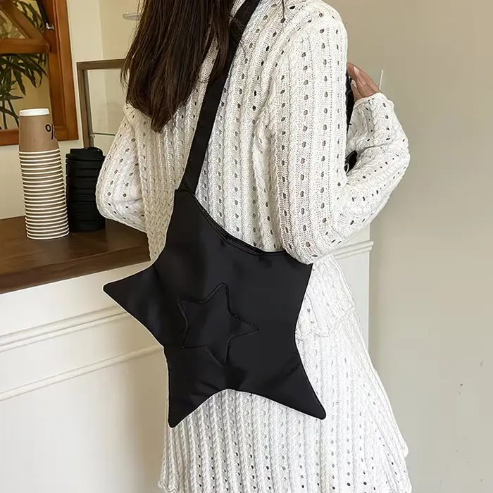 Un sac en tissu jaune à motif étoile mignon