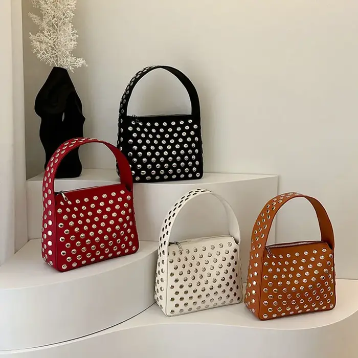 Sac à bandoulière de luxe à rivets