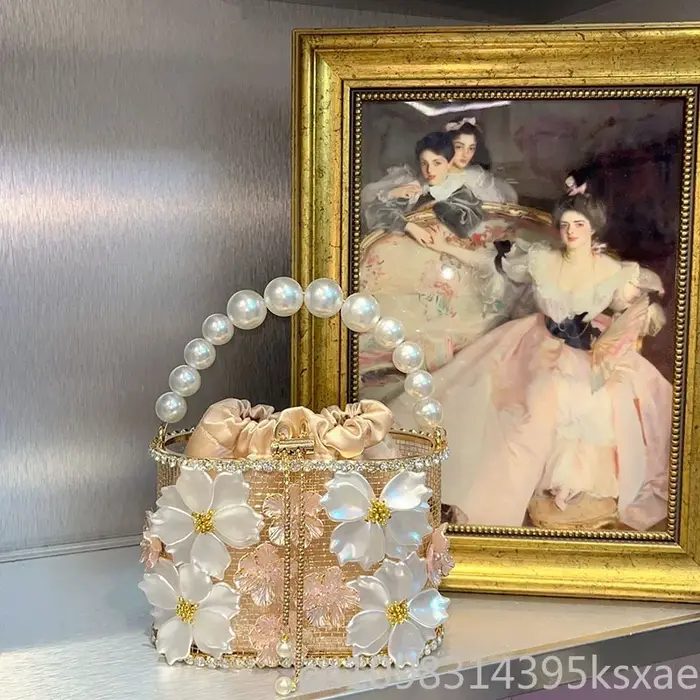Sac seau vintage floral ajouré fait main avec chaîne en strass