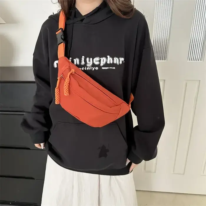 Sac de poitrine en toile demi-lune pour femme