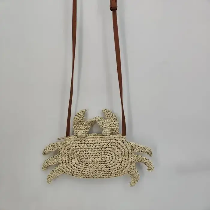 Sac à bandoulière en paille tressée au crochet