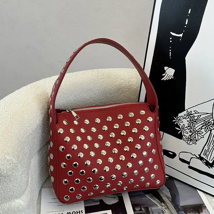 Sac à bandoulière de luxe à rivets