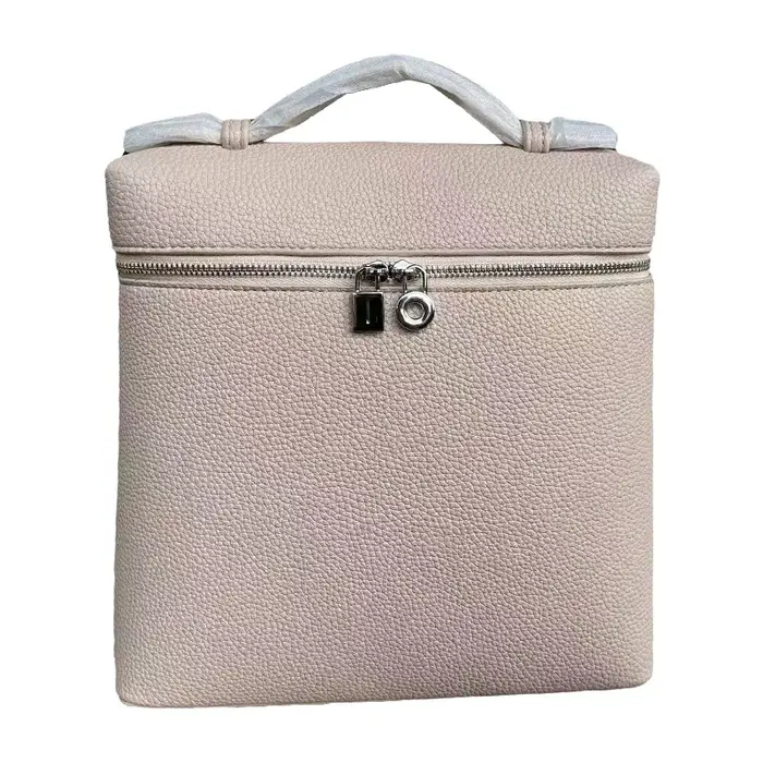 Sac à bandoulière en cuir de vachette pleine fleur avec boucle argentée