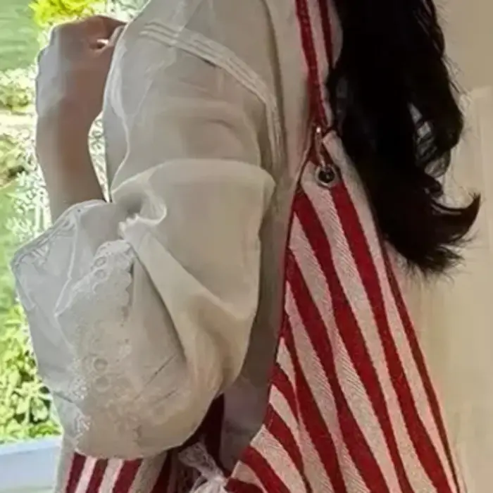 Sac hobo en toile à rayures pour femmes, avec nœud en dentelle, réversible, grand sac fourre-tout à bandoulière pour l'école et les pique-niques
