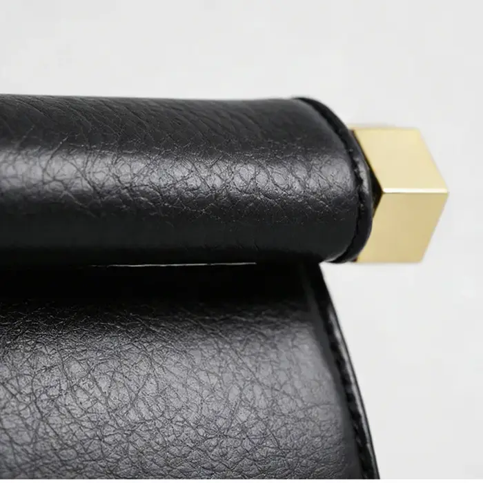 Pochette tendance pour femmes avec bord roulé