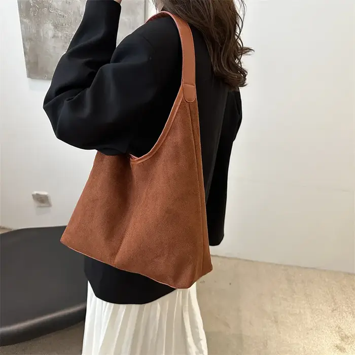 Sac sous les bras en cuir mat pour femmes