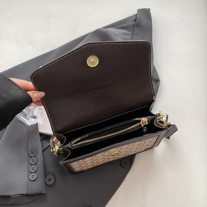 Sac bandoulière classique tendance en PU léger avec rabat