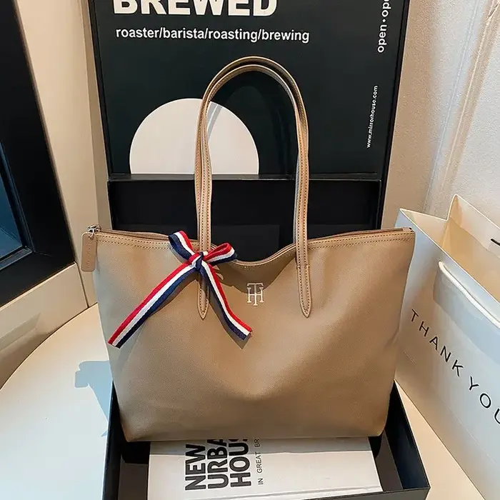 Sac à langer vintage élégant : Sac à main bandoulière de luxe pour femme avec logo de créateur et fo