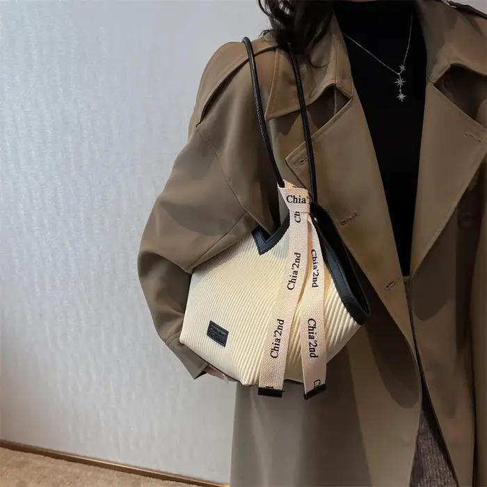 Sac fourre-tout grande capacité pour femme – Nouvelle collection été – Sac à bandoulière tendance pour le travail et les cours – Style urbain en PU – Vente flash de la saison