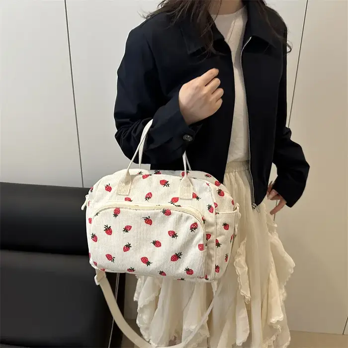 Sac à bandoulière fraise mode sacs fourre-tout en velours côtelé grande capacité femme sac à main sangle réglable sac de voyage en plein air 2025