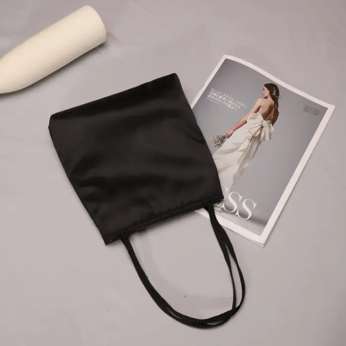 Sacs à main pour femmes Designer porte-monnaie de luxe 2023 nouveau en SATIN petit sac à provisions 