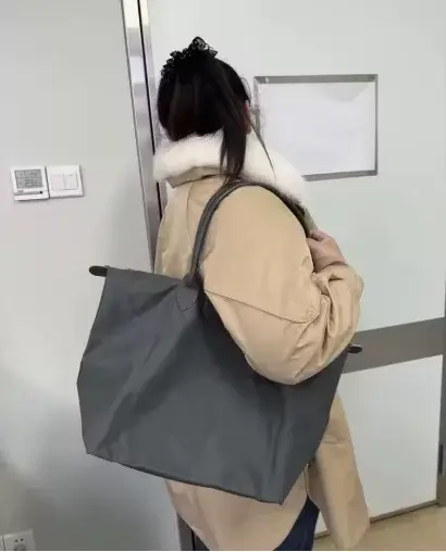Sac fourre-tout pliable en nylon 2026 pour femme, sacs à main classiques brodés, sacs à bandoulière avec poignées courtes et longues