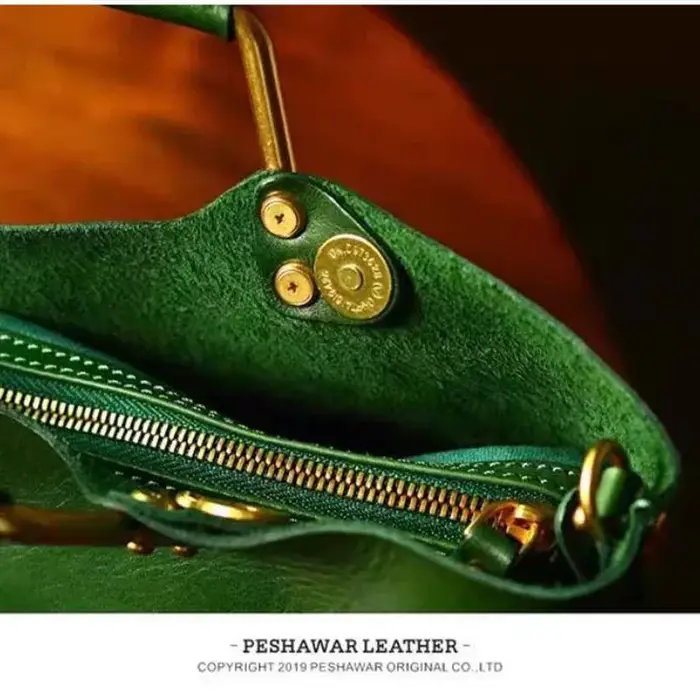 Sac seau en cuir vert de luxe de marque