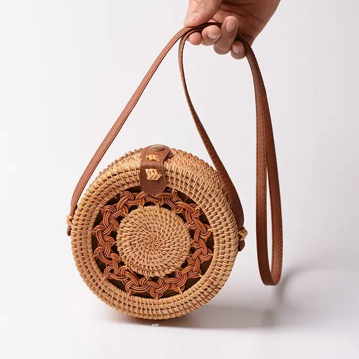 Sac à bandoulière en rotin tissé pour femmes