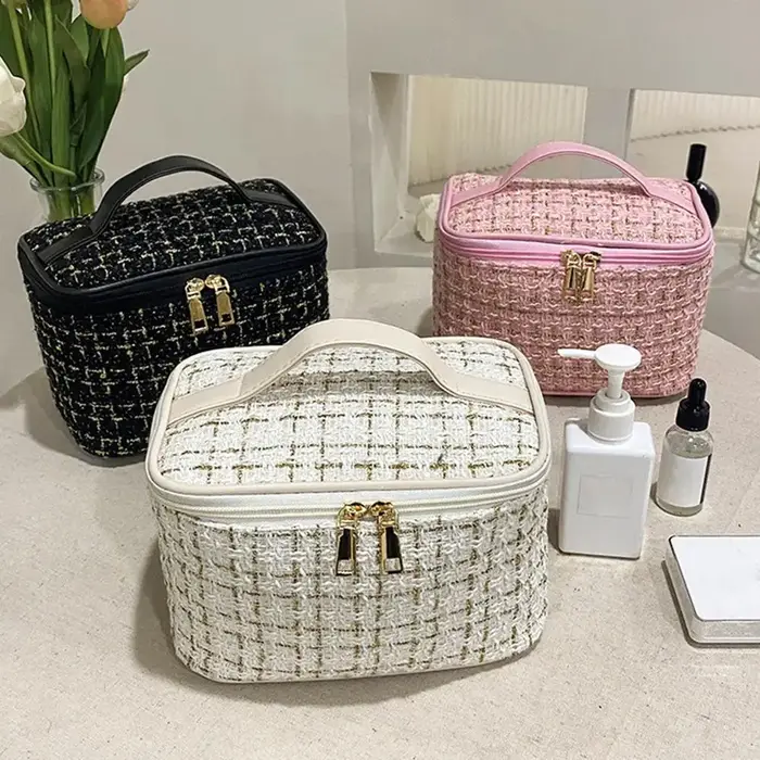 Nouvelle Trousse de Maquillage Tricotée 2026 pour Femme – Sac Cosmétique Tissé Tendance Grande Capacité