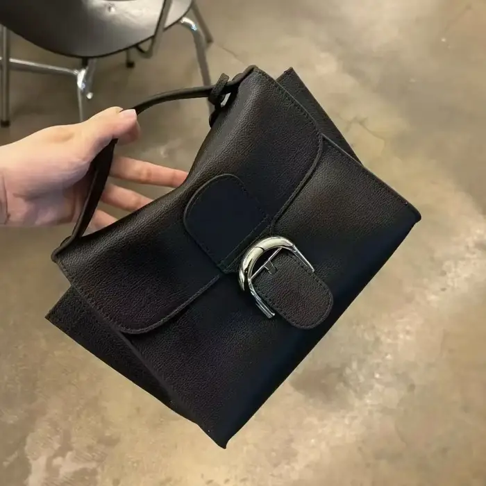 Sac à main en cuir brillant taille L