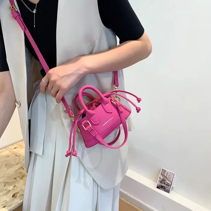 Mini Sac à Bandoulière Mignon Style Urbain Tendance Passe-Partout avec Cordon de Serrage Qualité Supérieure pour Rouge