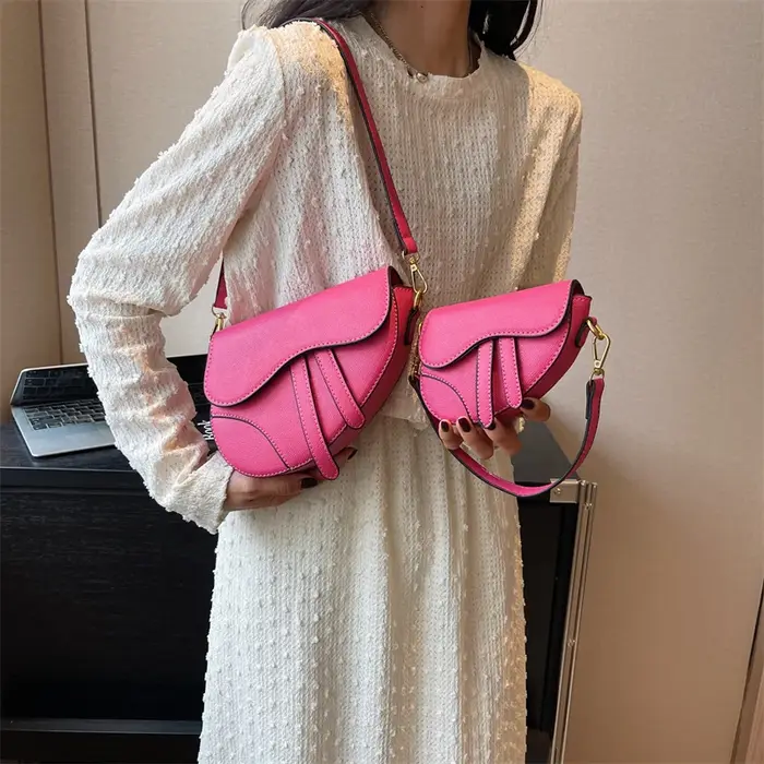 Nouveaux sacs de selle au Design solide