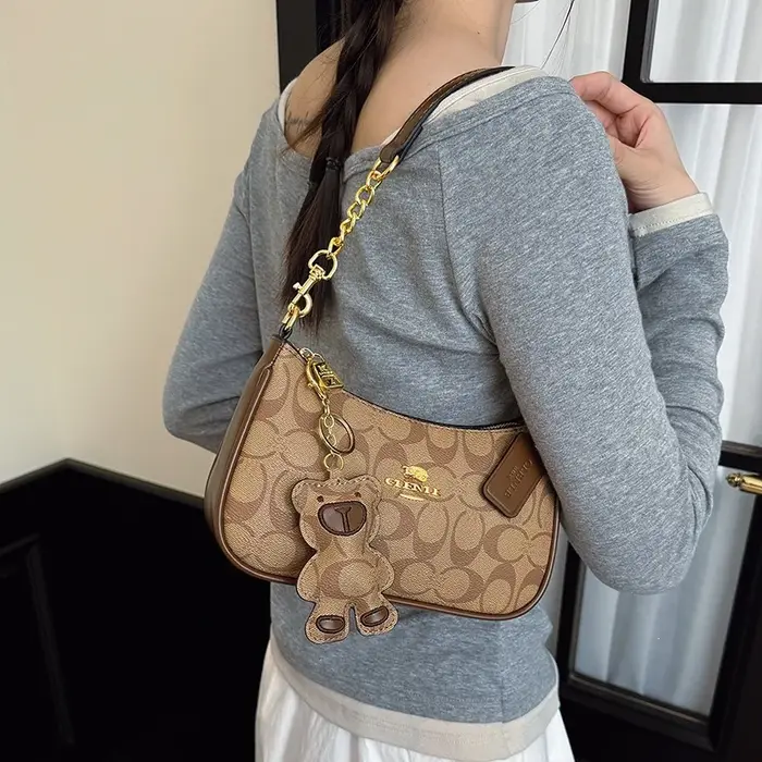 Sac à main de luxe pour femme, en cuir, élégant, petit sac carré, style haut de gamme, tendance, pour un usage quotidien.