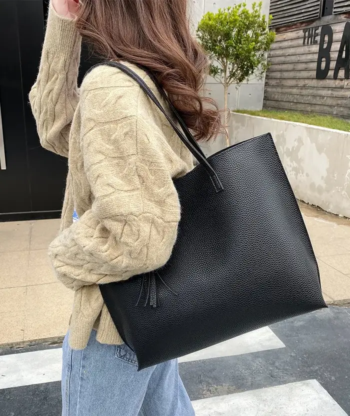 Grands sacs à bandoulière noirs pour femmes