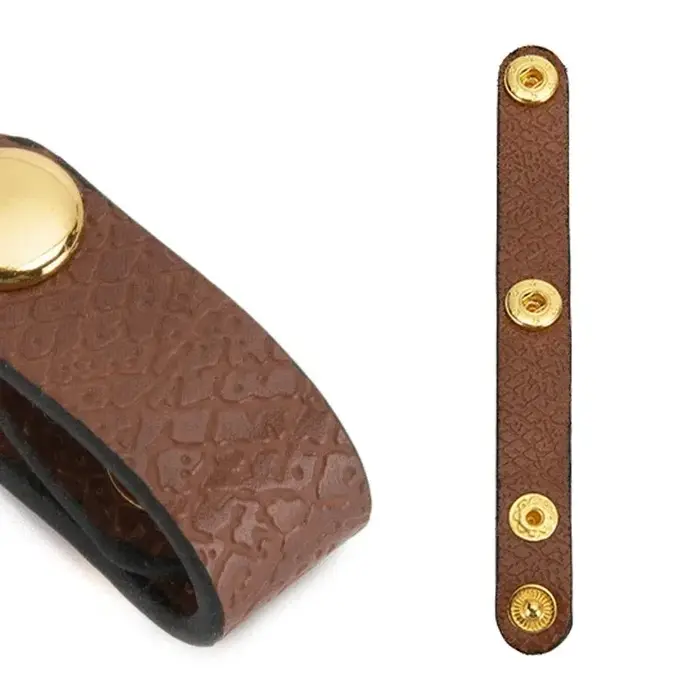 Boucle de fixation pour poignée de sac en cuir