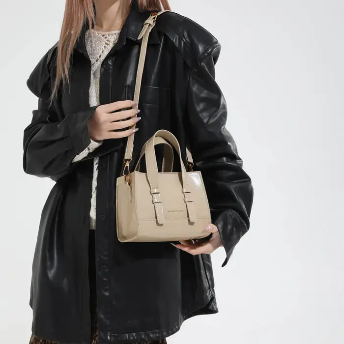 Sac à Main rouge marque petit Sac carré pour femmes couleur unie en cuir Pu Sac à bandoulière dame noir café Sac un fourre-tout principal
