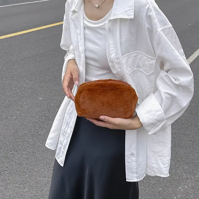 Pochette à maquillage en peluche