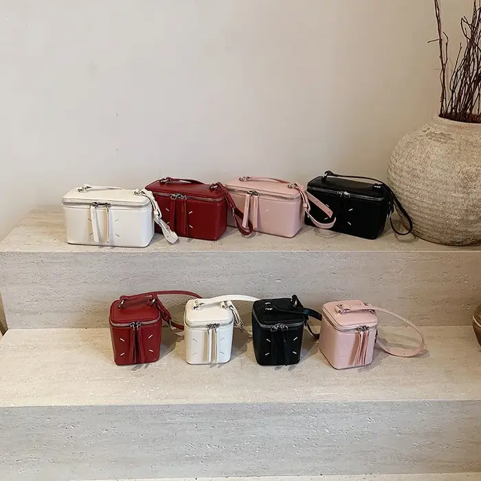 Sac carré tendance, best-seller de la saison