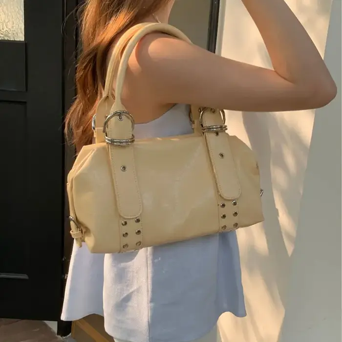 2025 marque Design Vintage Rivet Larfe capacité en cuir oreiller sacs à main mode élégant voyage aisselle sac femmes sac fourre-tout décontracté