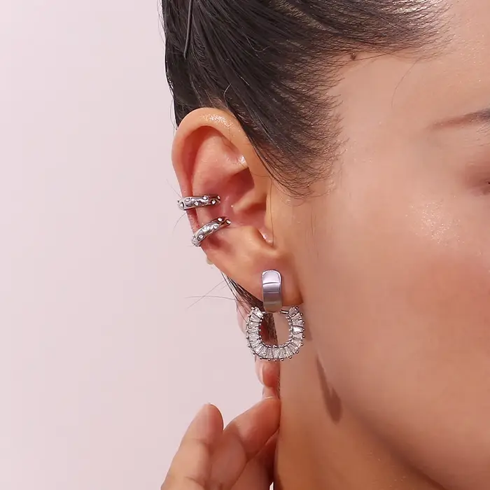 Mini clip d'oreille lisse en forme de C pour femme