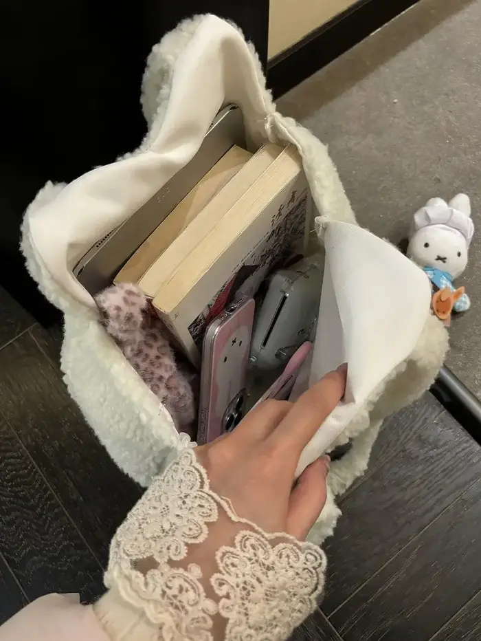 Sac à bandoulière brodé en laine d'agneau Miffy Kawaii avec fermeture magnétique