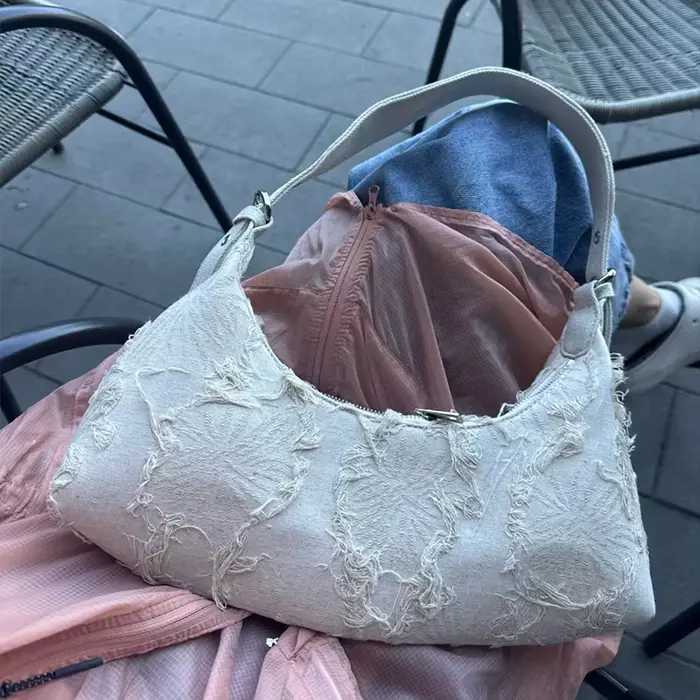 Sac fourre-tout à bandoulière en toile avec design patchwork