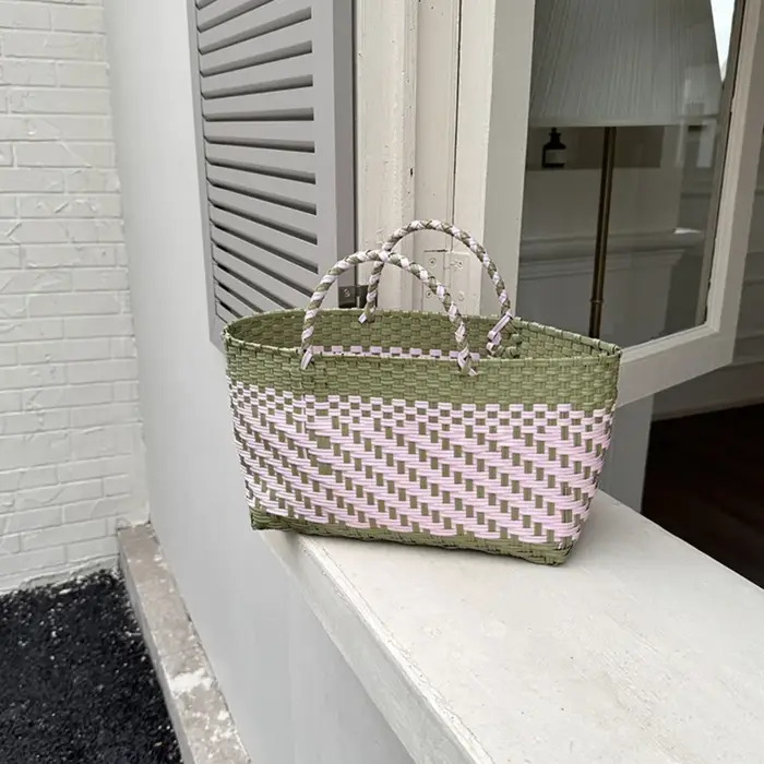 Sac à main en PVC tressé mignon