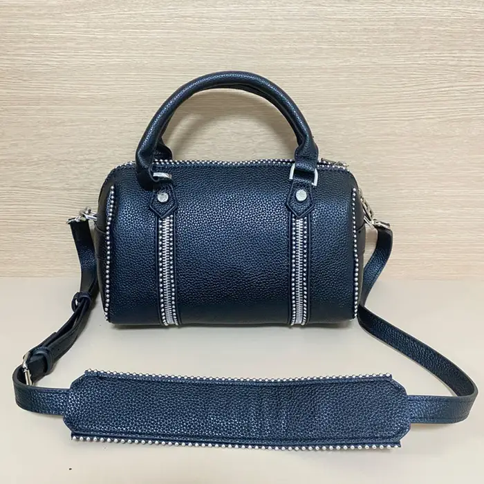 Sac bandoulière rétro Ins2026 noir à rivets, élégant sac à main en PU léger et durable