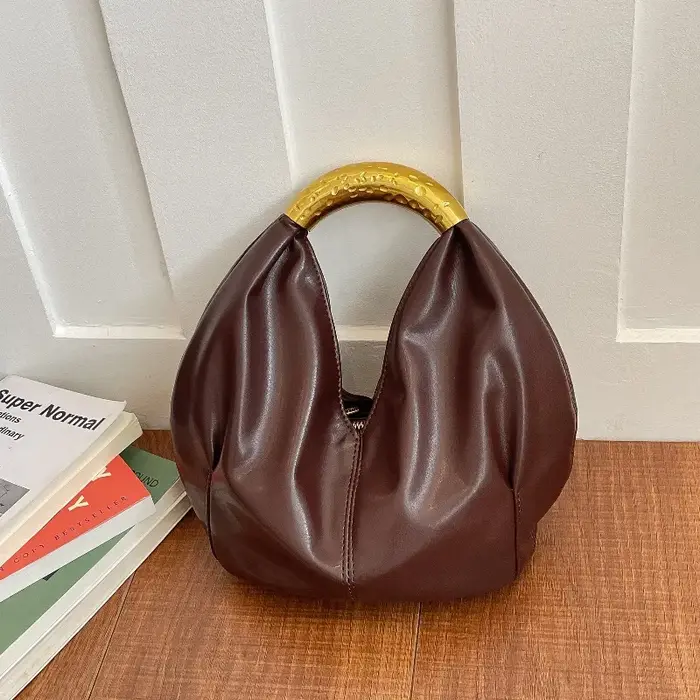 Sac à langer chic de créateur pour femme, style minimaliste, luxe, cuir, élégant, simple, vintage