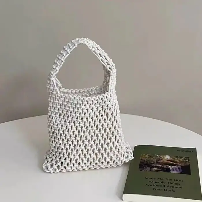 Sac à main tricoté ajouré fait main