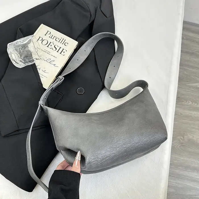 Petit sac noir de styliste pour femmes