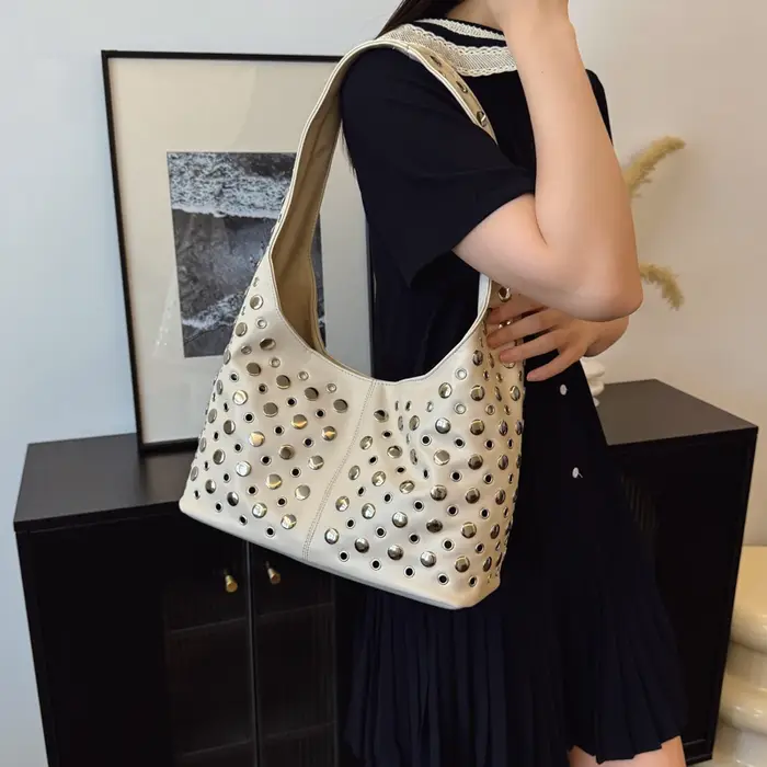 Sac à bandoulière de luxe pour femmes Vintage classique Punk personnalisé Rivet poche moto fille sac à bandoulière Bolsos Lujo
