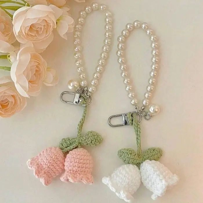 Breloque de sac en crochet fait main en forme de tulipe avec chaîne de perles